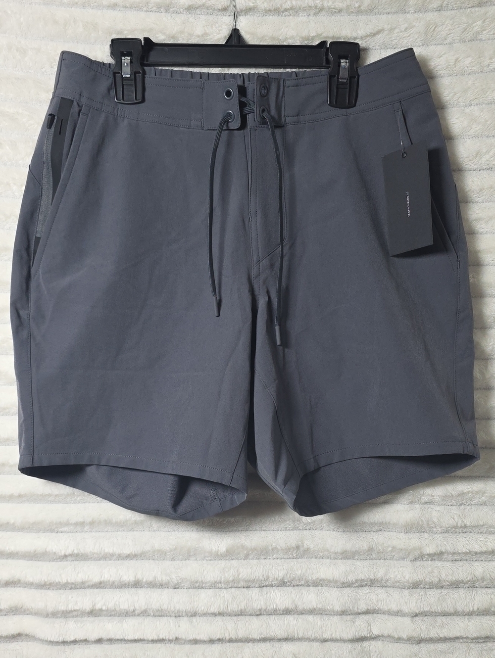 0329 Ten Thousand 7" Foundation‎ Short